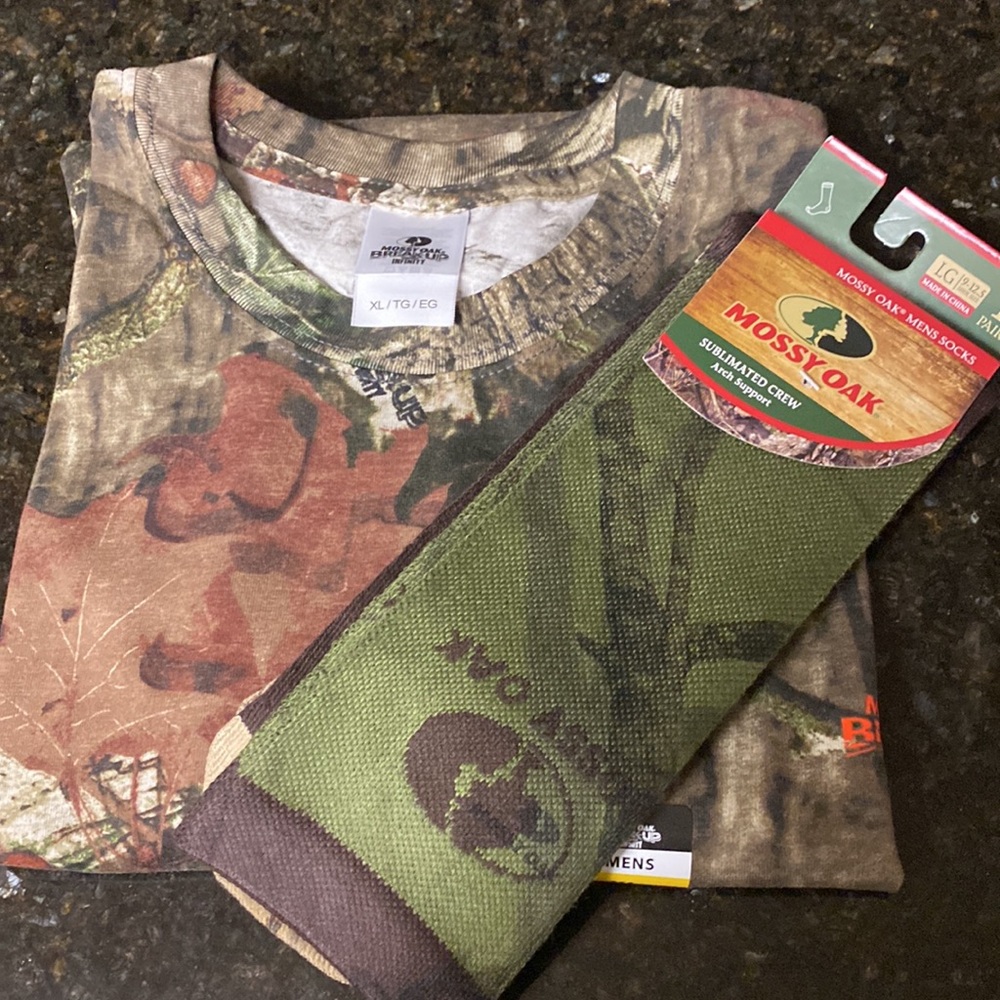 COPY - NWT- Mens Mossy Oak T-Shirt, Size XL & Sublimated Crew Support Socks,Siz… - Picture 1 of 9